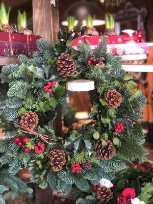 Christmas  Wreath   Pine Cones & Berries